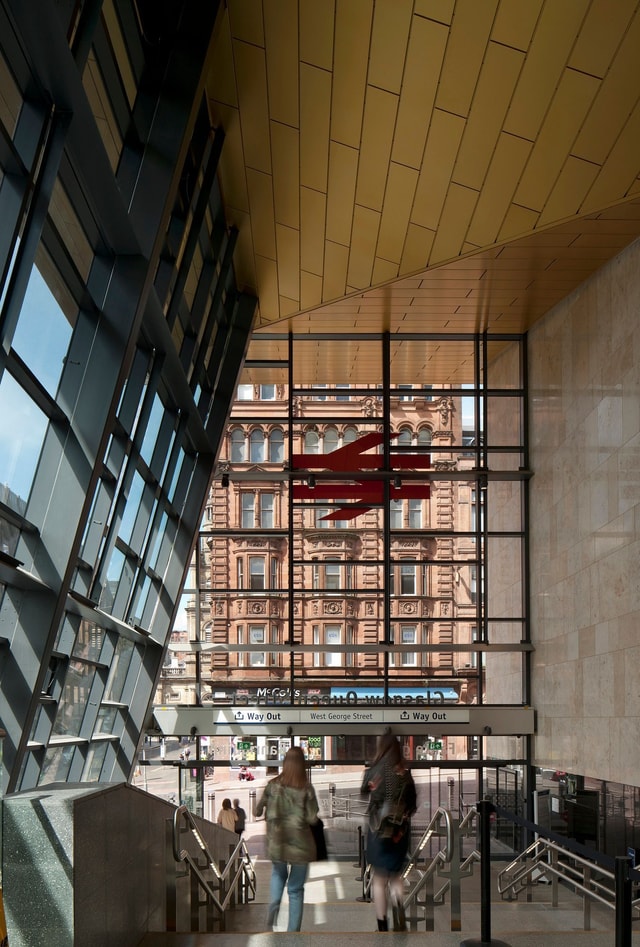 Glasgow Queen Street Station interior 10