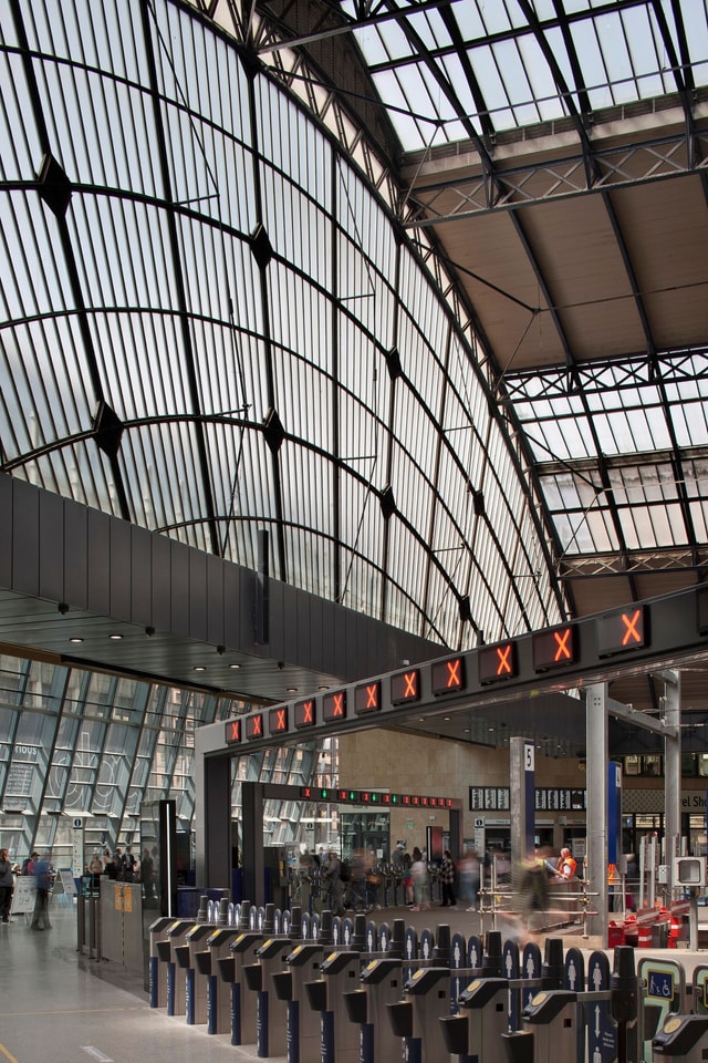 Glasgow Queen Street Station interior 11
