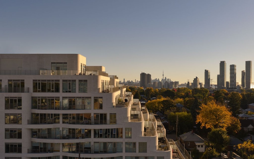 Reina Condos