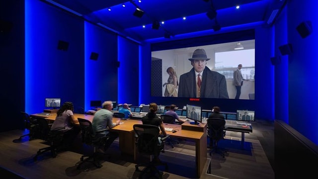 Company 3 Deluxe interior