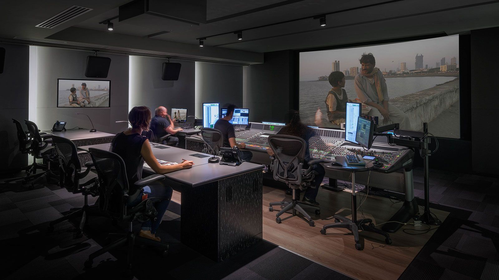 Company 3 Deluxe interior