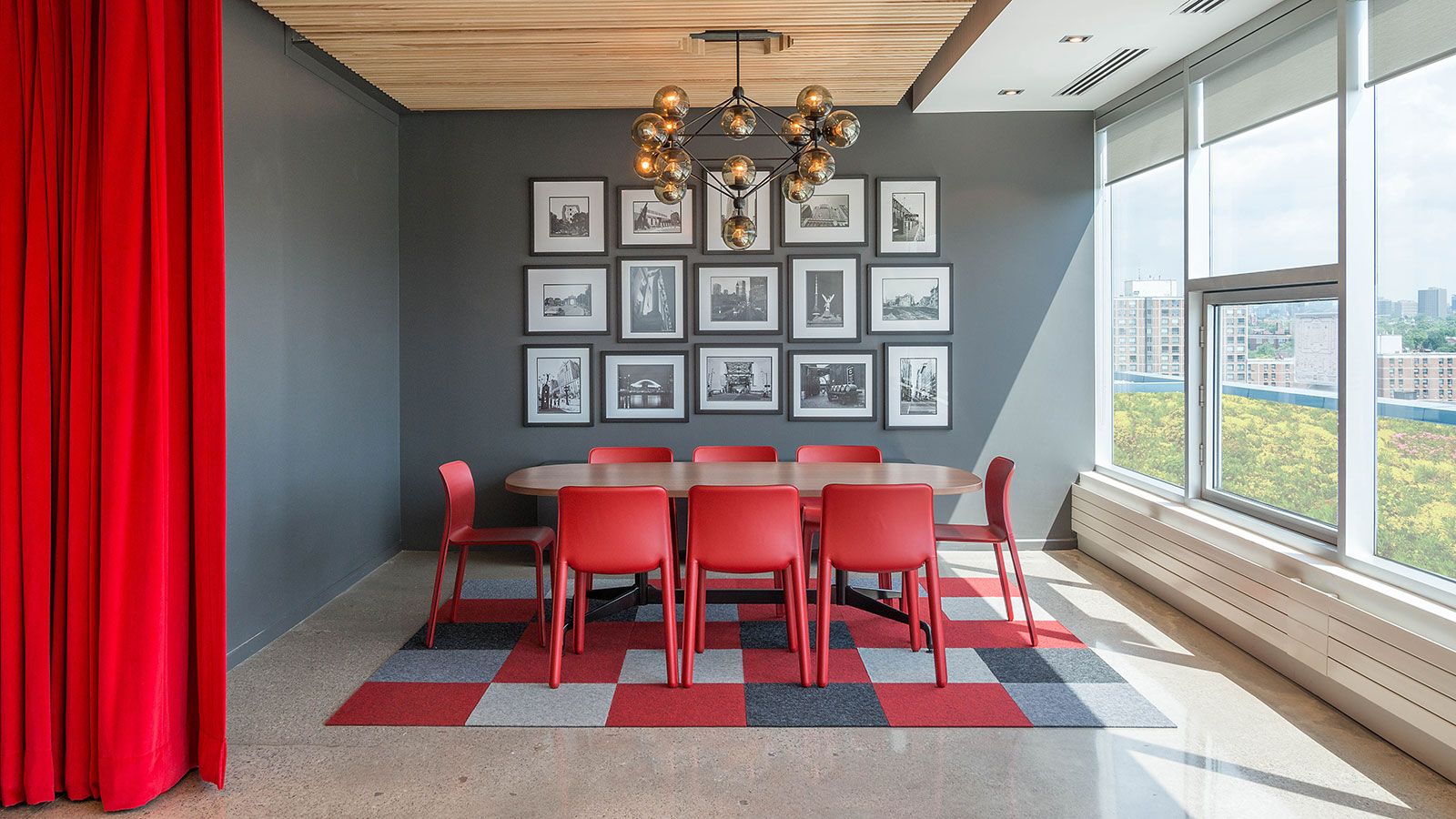 Company 3 Deluxe interior