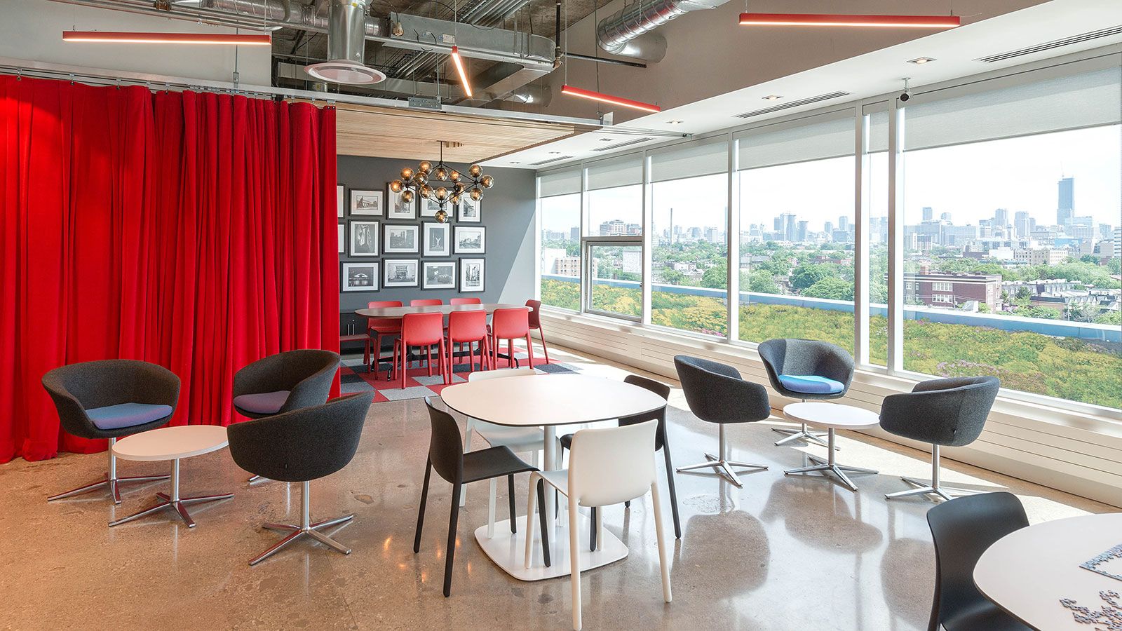 Company 3 Deluxe interior