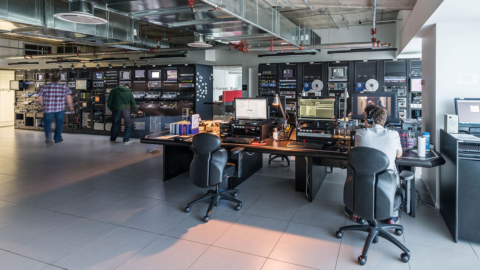 Company 3 Deluxe interior